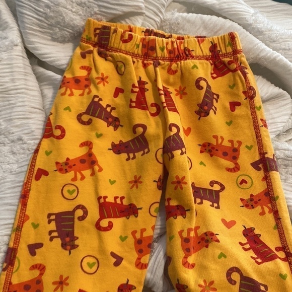 MIS Tee V Us cat flower red ball lef pants 5/6 - Picture 3 of 7